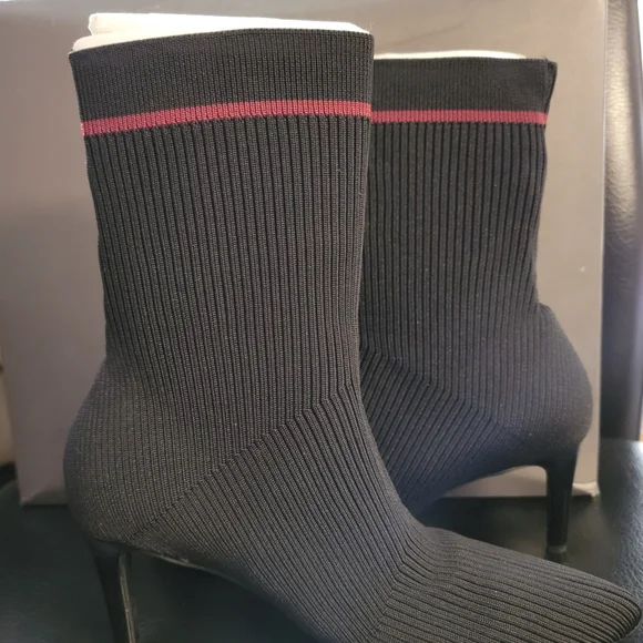 Vince Camuto Roreeta pull-on stretch boots.  Super cute.  On trend. - Picture 2 of 3